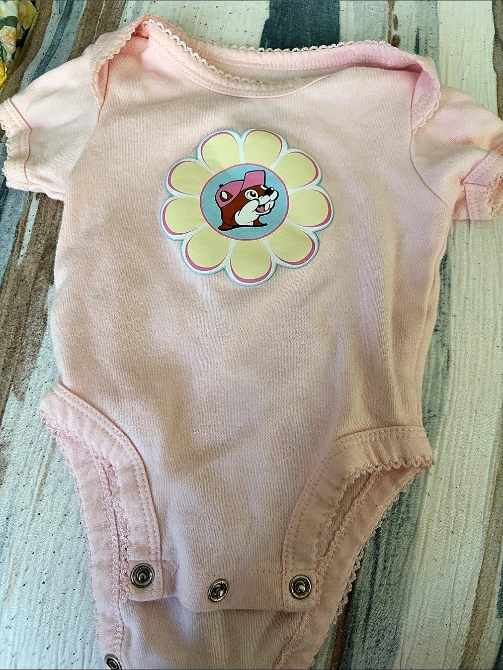 Buc-ee’s Graphic Bodysuit Baby 3M Pink Bodysuit